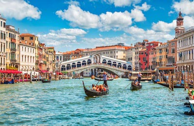 Мост Риальто на Гранд-канале в Венеции