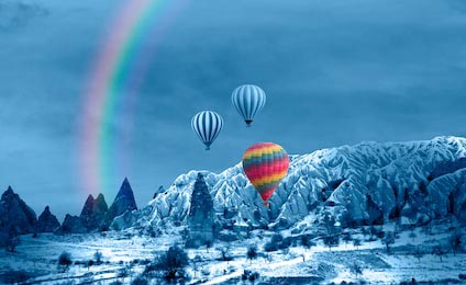 Воздушные шары над Каппадокией с радугой