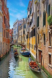 Большой канал Венеции с гондолами в летний день